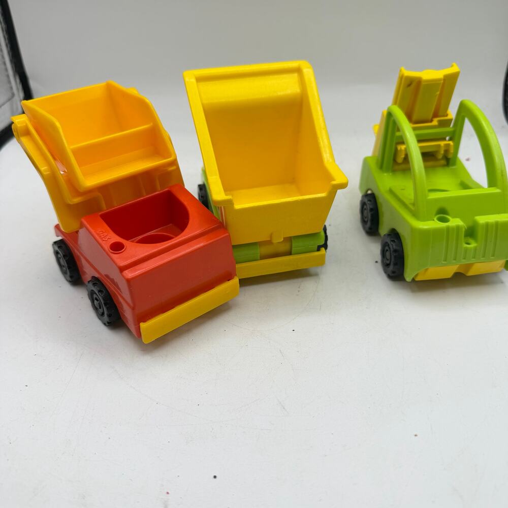 Lot of Vintage Fisher-price little people accessories - x3 construction trucks - Picture 3 of 3